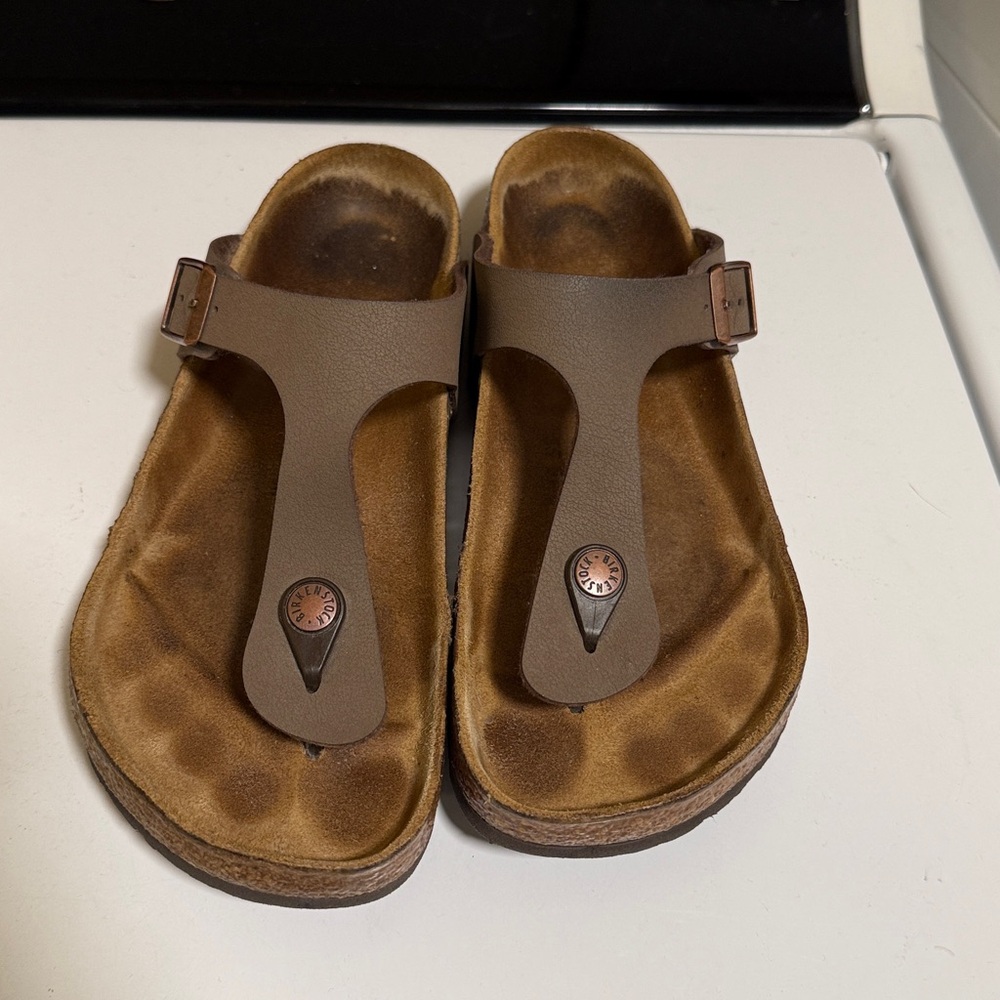 Birkenstock Gizeh Sandal in Mocha - Picture 2 of 9